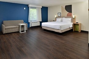 Spark by Hilton Dallas Market Center