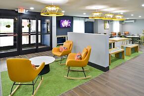 Spark by Hilton Dallas Market Center