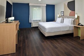 Spark by Hilton Dallas Market Center