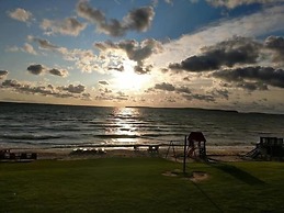 Bavarian Haus Lakefront Inn