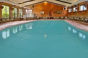 Bavarian Haus Lakefront Inn