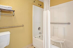 Travelodge by Wyndham Forest Park Atlanta South