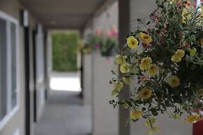 Travelodge by Wyndham Kamloops Mountview