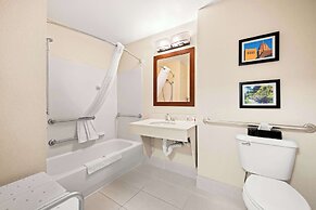 Comfort Inn & Suites Decatur - Forsyth