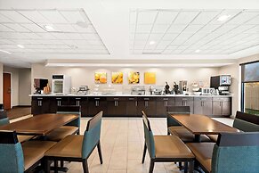 Comfort Inn & Suites Decatur - Forsyth