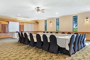 AmericInn by Wyndham Chamberlain - Conference Center