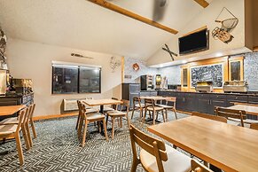 AmericInn by Wyndham Chamberlain - Conference Center