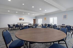 Holiday Inn Express Hotel & Suites Saginaw by IHG