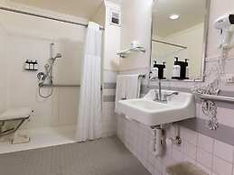 Pacific Marina Inn Airport Hotel