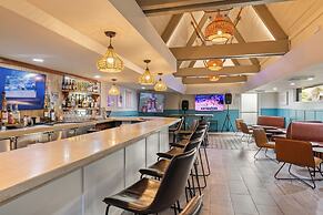 Pacific Marina Inn Airport Hotel