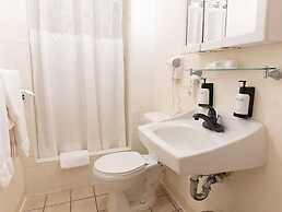 Pacific Marina Inn Airport Hotel