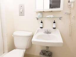 Pacific Marina Inn Airport Hotel