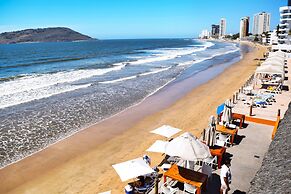 Costa De Oro Beach Hotel