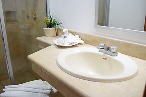 Costa De Oro Beach Hotel