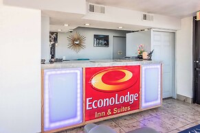 Econo Lodge Inn & Suites