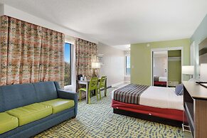 Best Western Plus Holiday Sands Inn & Suites