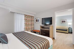 Best Western Plus Holiday Sands Inn & Suites