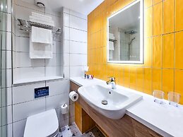 Cedar Court Huddersfield