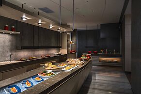 Renaissance Shenzhen Luohu Hotel