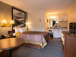 Super 8 by Wyndham Kamloops East