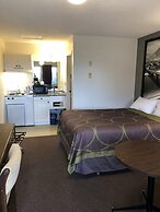 Super 8 by Wyndham Kamloops East