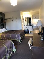 Super 8 by Wyndham Kamloops East