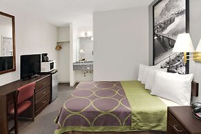 Super 8 by Wyndham Kamloops East