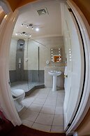 Rogerthorpe Manor Hotel