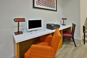 Holiday Inn Express & Suites Manchester by IHG