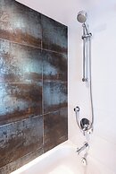 Carmana Hotel & Suites