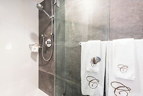 Carmana Hotel & Suites