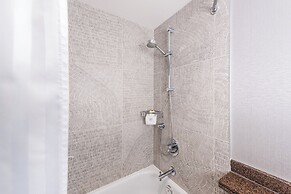 Carmana Hotel & Suites