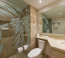 The Reef Playacar Beach Resort & Spa