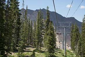 The Cliff Lodge and Spa