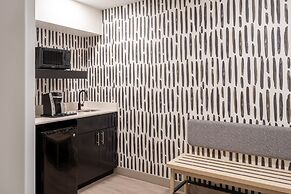 Atwell Suites Austin Airport by IHG