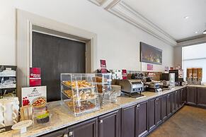 Best Western Plus Travel Hotel Toronto Airport