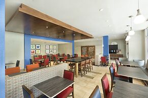 Holiday Inn Express & Suites S Lake Buena Vista by IHG