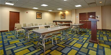 Holiday Inn Express & Suites Midwest by IHG