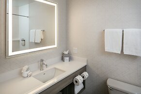 Holiday Inn Express Corvallis-On the River by IHG