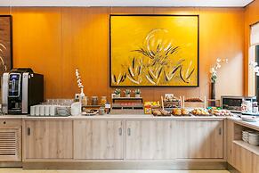 Globales de los Reyes Hotel