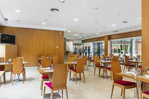 Globales de los Reyes Hotel