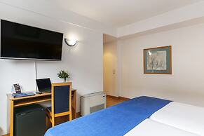 Globales de los Reyes Hotel