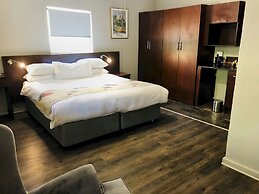 Shangri-La Country Hotel