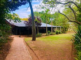 Shangri-La Country Hotel