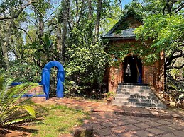 Shangri-La Country Hotel