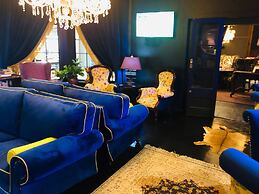 Shangri-La Country Hotel