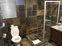 Shangri-La Country Hotel