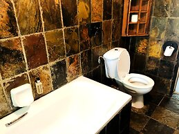 Shangri-La Country Hotel