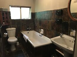 Shangri-La Country Hotel