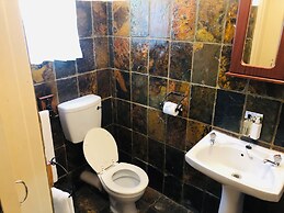 Shangri-La Country Hotel